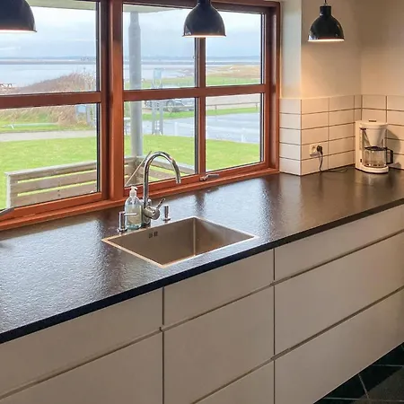 4 Bedroom Front In *