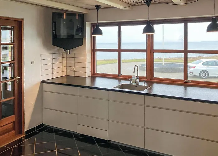 Сasa de vacaciones 4 Bedroom Front In